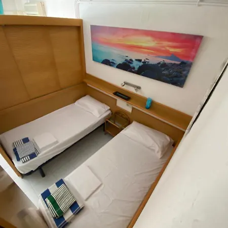 Apartment Apartamento Con Servicios, Piscina Y Parking Privado Max 4 Pax