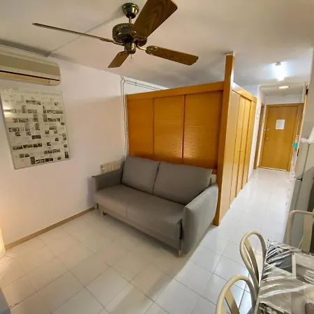 Apartment Apartamento Con Servicios, Piscina Y Parking Privado Max 4 Pax *
